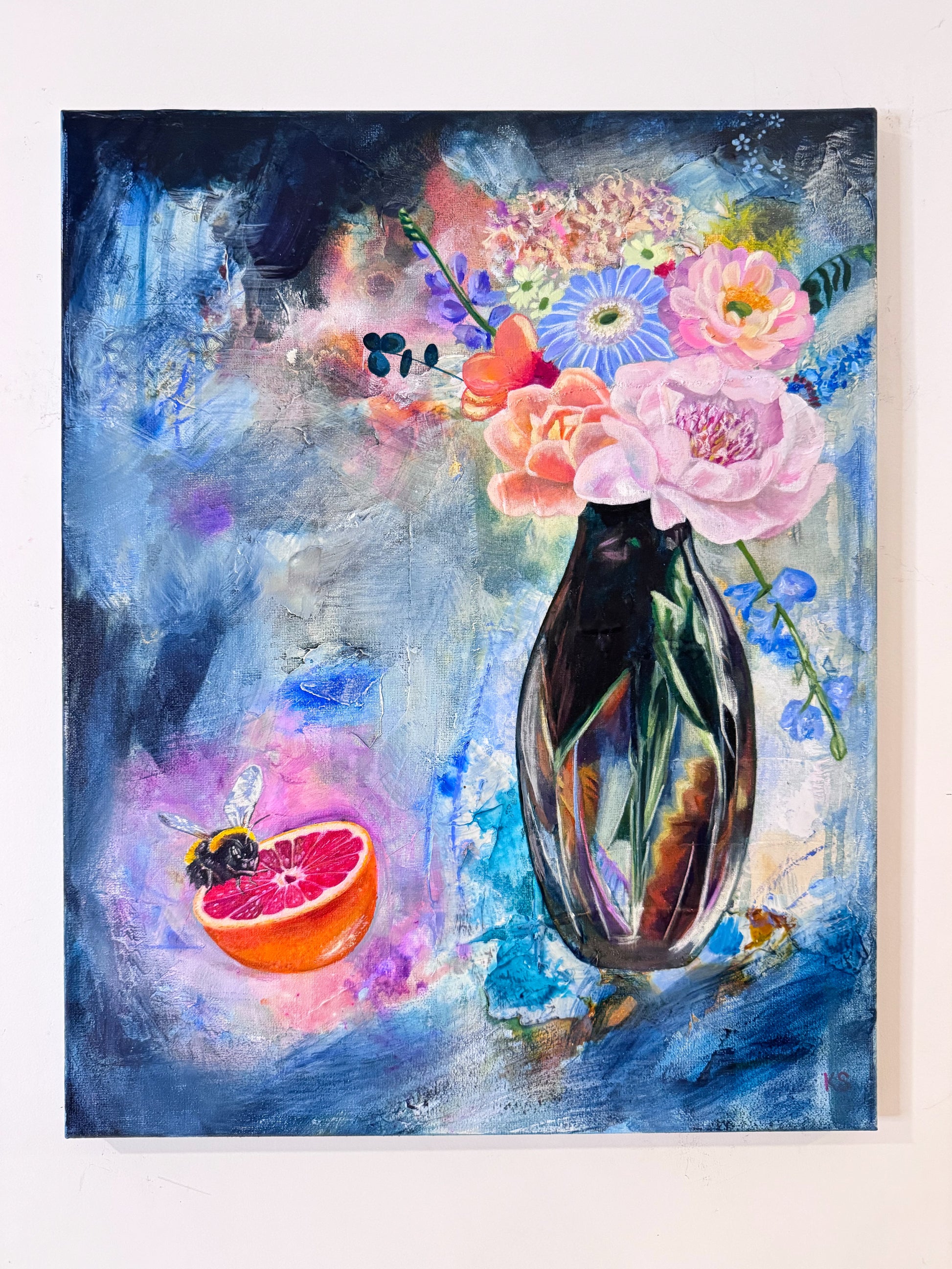 Colorful painting of a vase with flowers and a grapefruit on a blue background